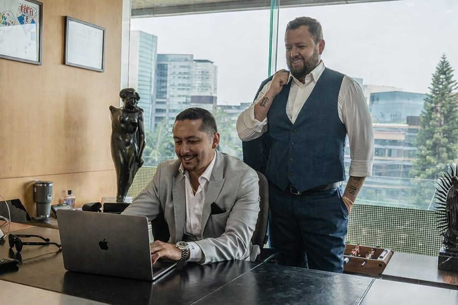 Conoce más sobre Altaltium - equipo y oficina